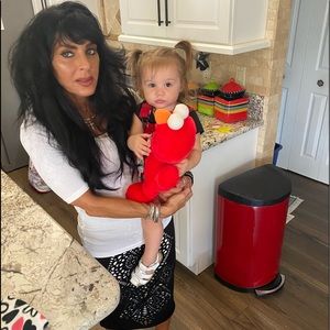 Meet your Posher, Claudia